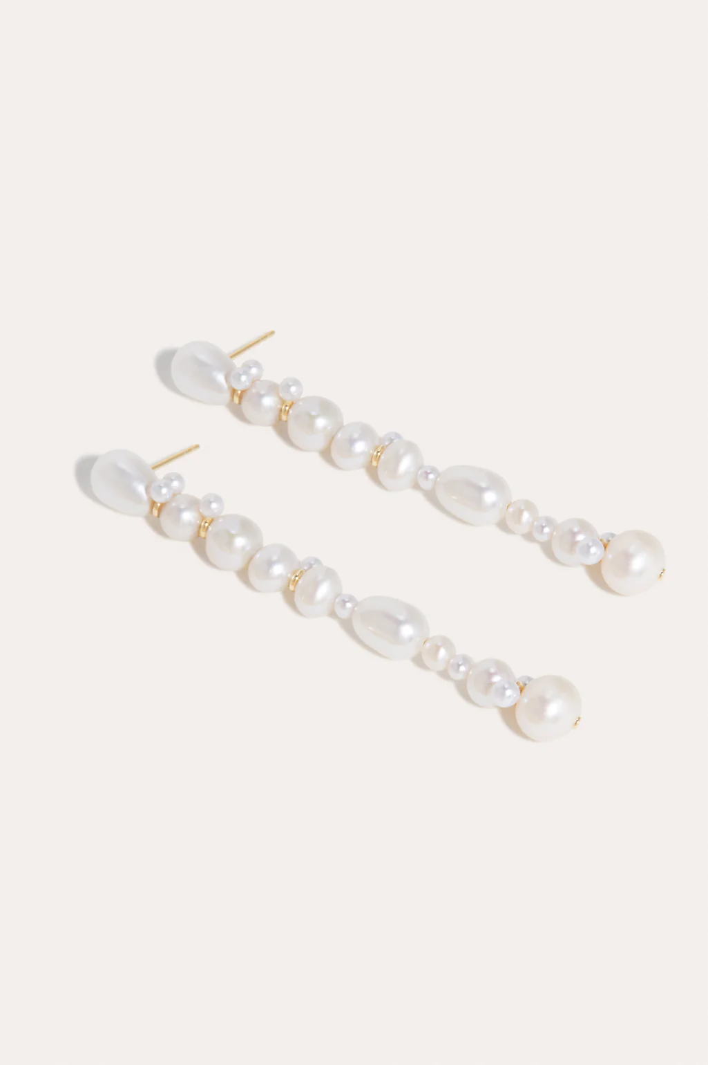 Glitch pearl earrings - Completedworks