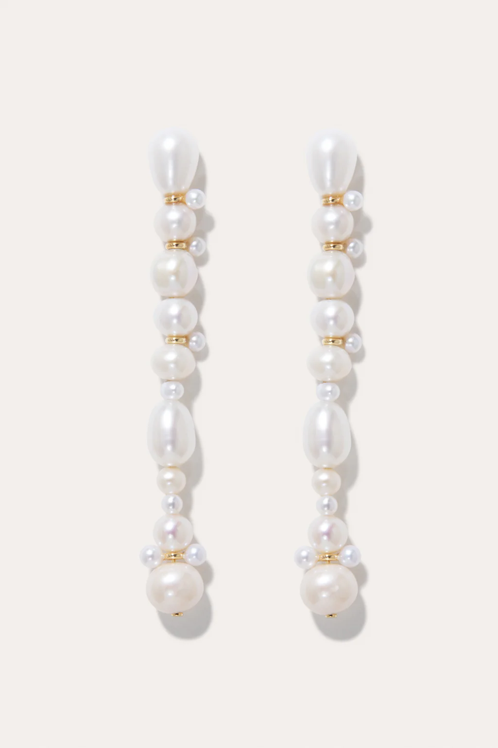 Glitch pearl earrings - Completedworks