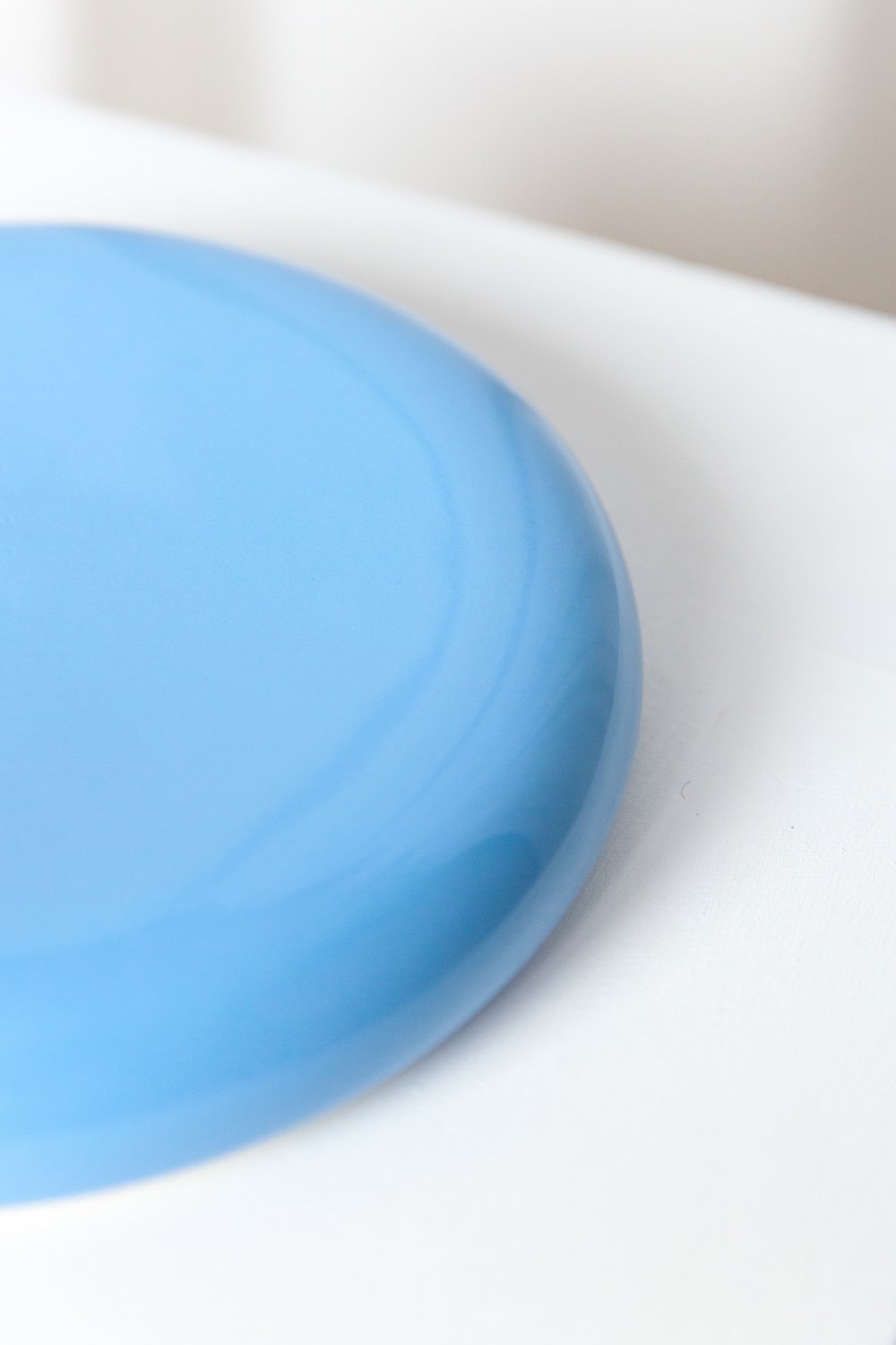 Tiny puffy plate blue - Lola Mayeras
