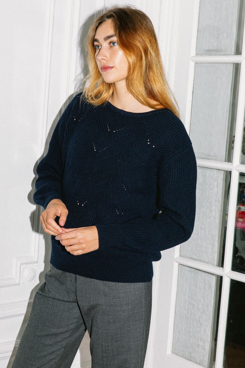 Sweater Idesia navy - Avani Apparel