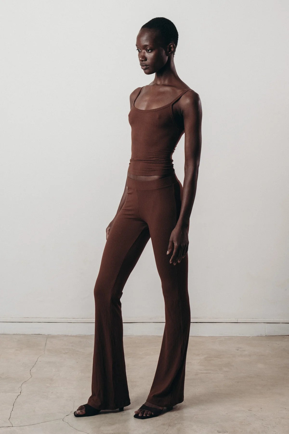 Sustainable brown ribbed flare pants in Ecovero™ viscose with a flattering flared fit.